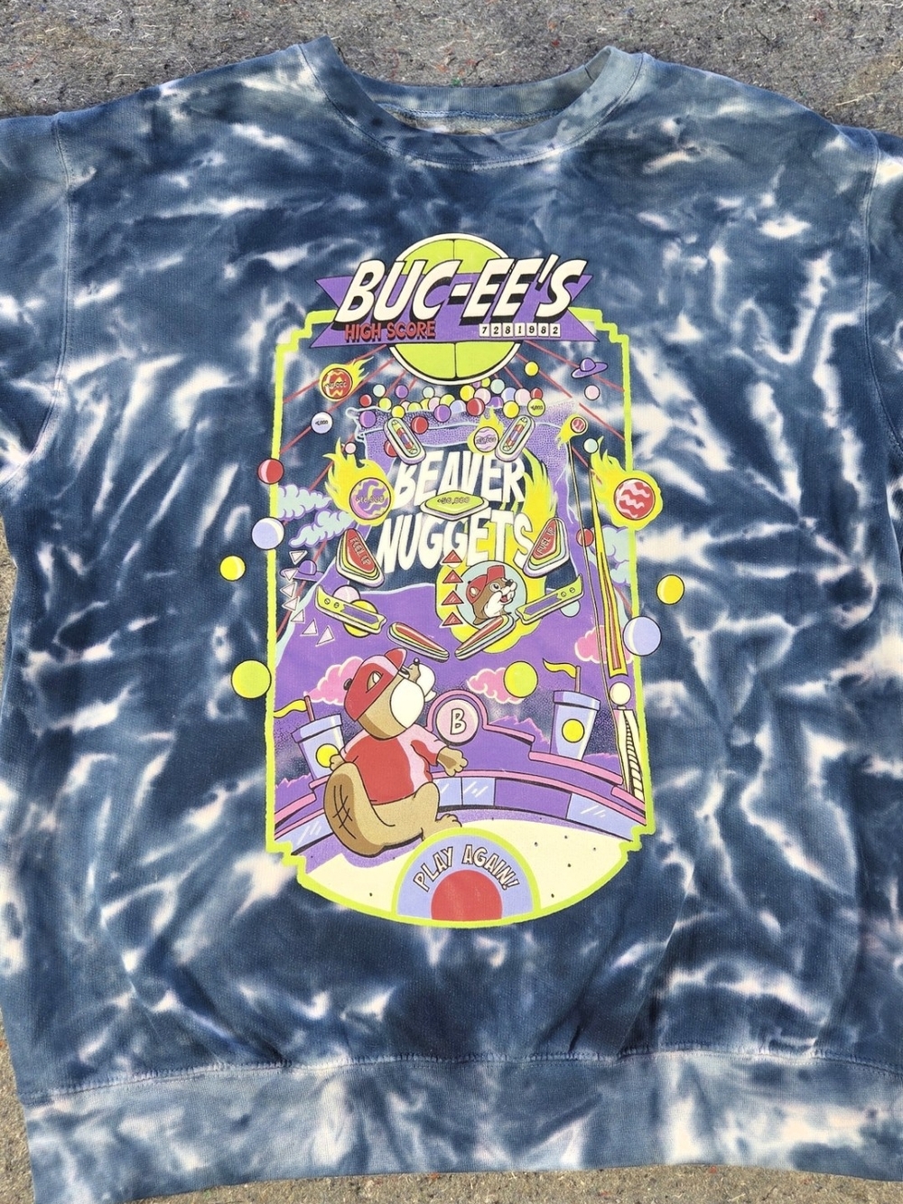 Buc-ee’s Beaver Nuggets Sweatshirt Size L Blue Tie Dye Arcade Crewneck